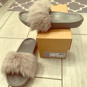 Ugg Women’s Royale Slide. Size 9. New in box